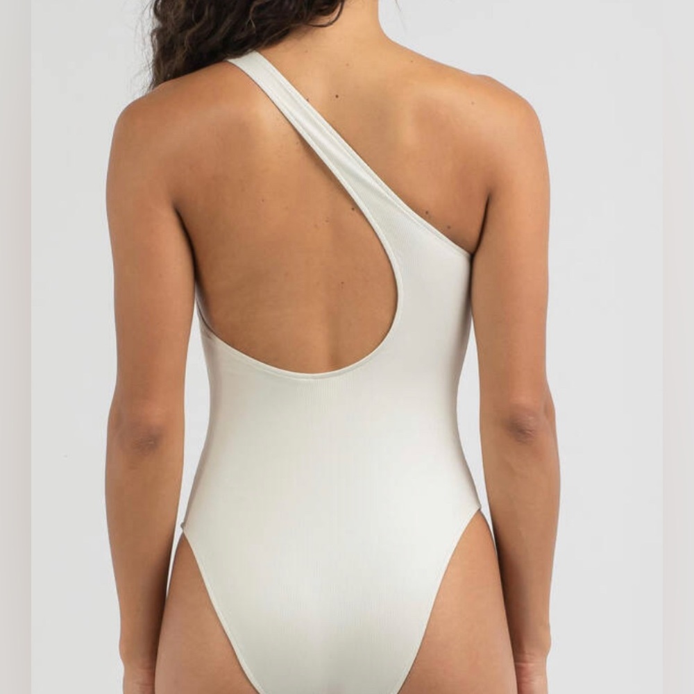 Host pick 🌟CALVIN KLEIN - Core Essentials One Shoulder One Piece Swimsuit - Picture 4 of 6